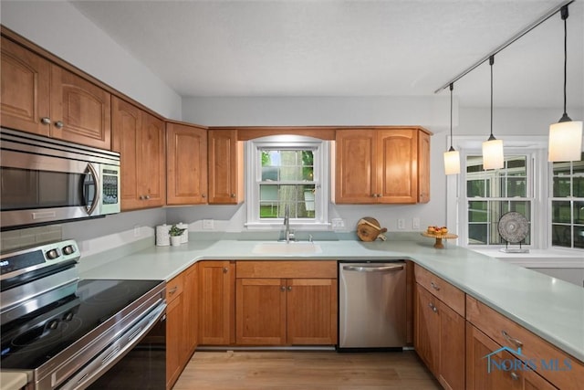 1956 Thornapple Dr, Toledo, OH 43614 - kitchen with appliances with stainless steel finishes, a sink, light wood finished floors, and light countertops
