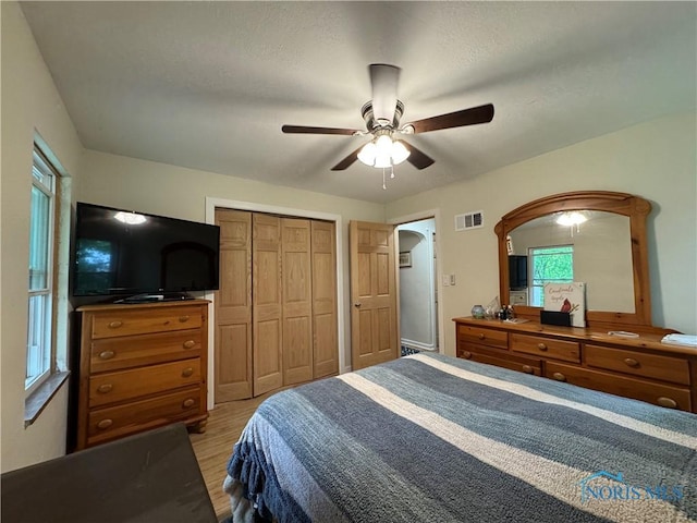 1226 Champe Rd, Toledo, OH 43615 - bedroom with light wood-style floors, ceiling fan, arched walkways, and a closet