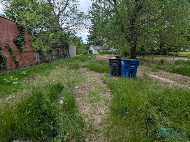 721 N Detroit Ave, Toledo, OH 43607 - view of yard