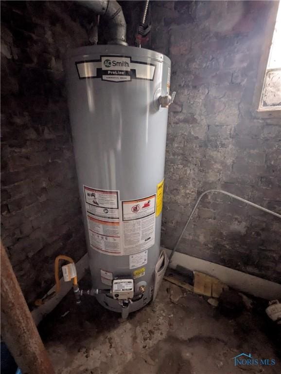 721 N Detroit Ave, Toledo, OH 43607 - utility room featuring gas water heater