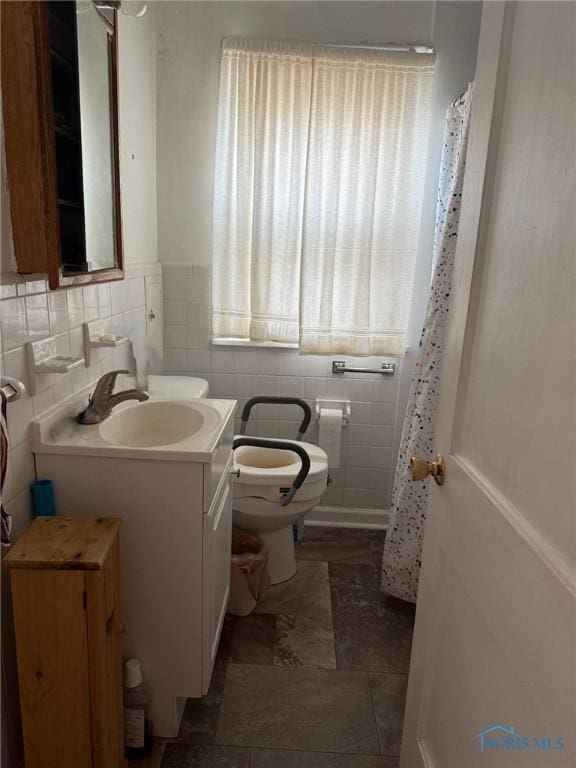 1507 Crestwood Rd, Toledo, OH 43612 - bathroom with tile walls, vanity, toilet, and a shower with shower curtain
