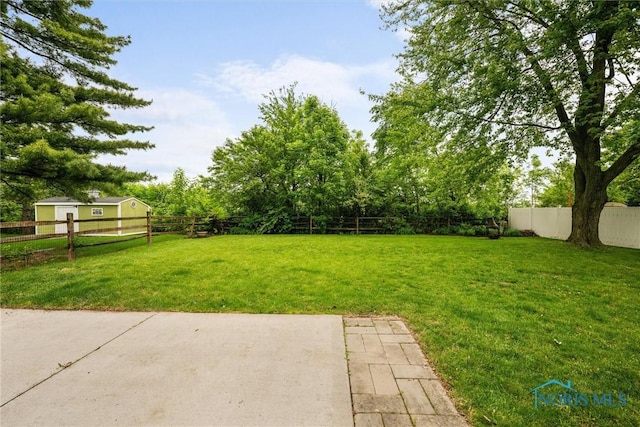 119 Mallard Rd, Perrysburg, OH 43551 - view of yard with a patio area