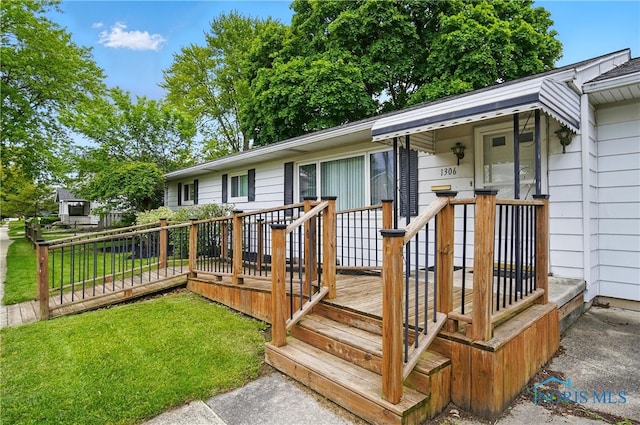 1306 N Union St, Fostoria, OH 44830 - deck featuring a yard