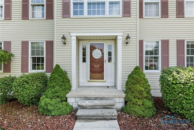 640 Hemlock St, Wauseon, OH 43567 - property entrance