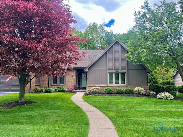 6809 Carrietowne Ln Unit 6809, Toledo, OH 43617 - view of front of house featuring a front lawn and brick siding