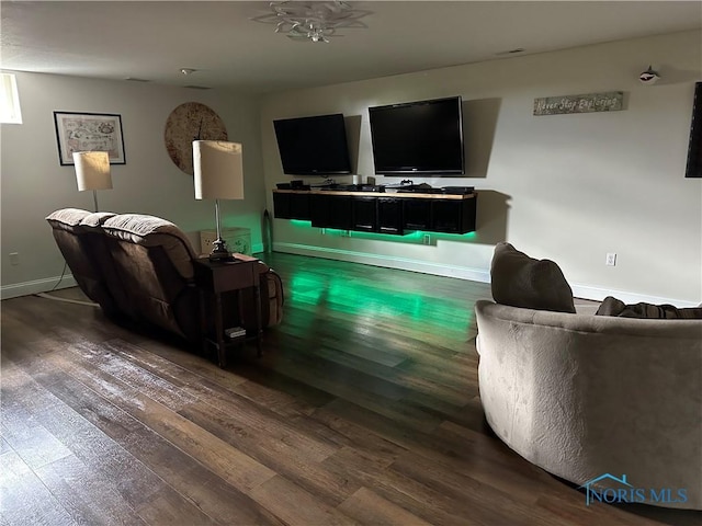 20515 Lockwood Rd, Defiance, OH 43512 - living area featuring wood finished floors and baseboards
