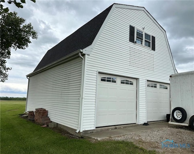 20515 Lockwood Rd, Defiance, OH 43512 - garage with driveway