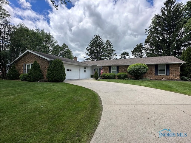 1104 Fairlawn Dr, Bryan, OH 43506 - photo 1
