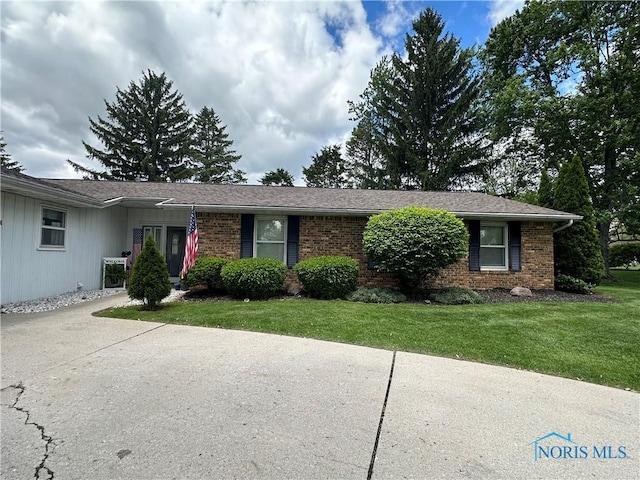 1104 Fairlawn Dr, Bryan, OH 43506 - photo 2