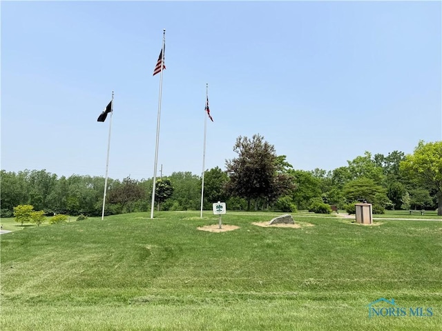 1641 Morrison Rd, Fremont, OH 43420 - view of community featuring a yard