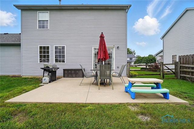 28178 Schriber St, Walbridge, OH 43465 - back of property with a patio area