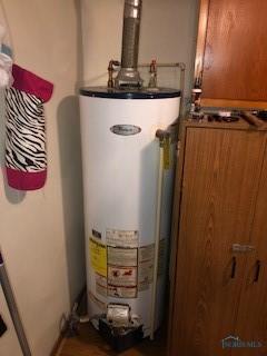 129 Central Ave, North Baltimore, OH 45872 - utility room featuring water heater