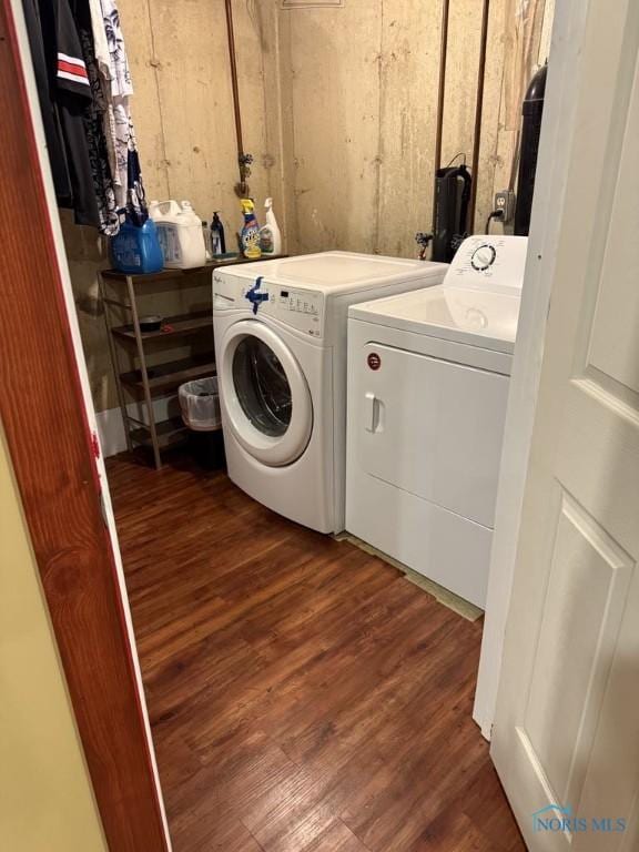 1133 Inverness Dr, Findlay, OH 45840 - washroom featuring washer and dryer and wood finished floors