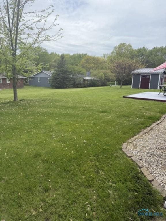 1133 Inverness Dr, Findlay, OH 45840 - view of grassy yard featuring a wooden deck