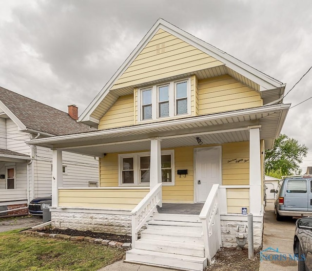 1385 Berdan Ave, Toledo, OH 43612 - view of front facade with a porch
