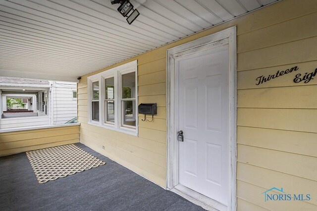 1385 Berdan Ave, Toledo, OH 43612 - view of property entrance