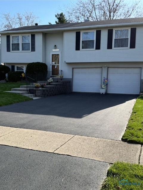 146 Partridge Ln, Perrysburg, OH 43551 - raised ranch featuring a garage and driveway