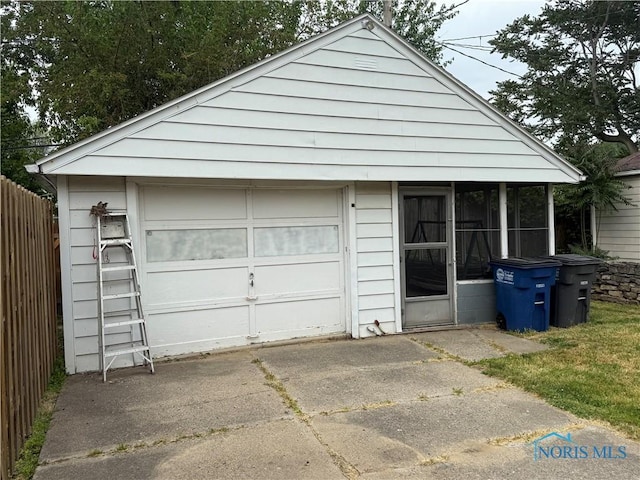 1726 Balkan Pl, Toledo, OH 43613 - detached garage with driveway
