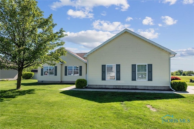1250 Indiana Ave, Napoleon, OH 43545 - back of property with a yard
