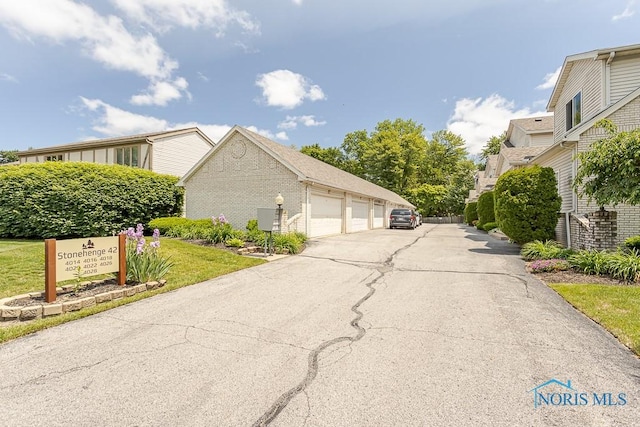 4022 Stonehenge Dr Unit 4022, Sylvania, OH 43560 - view of asphalt driveway