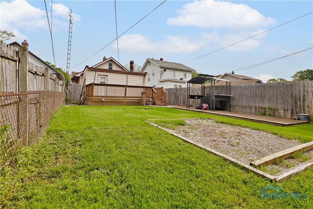 1006 Woodward Ave, Toledo, OH 43608 - view of yard featuring a deck
