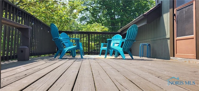 5806 Elmer Dr, Toledo, OH 43615 - view of wooden terrace