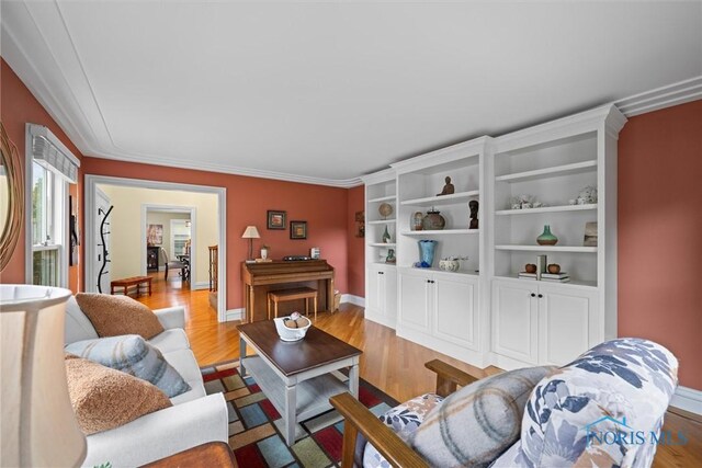 26741 Green Ville Dr, Perrysburg, OH 43551 - living area featuring light wood-style floors and baseboards