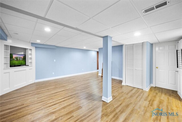 26741 Green Ville Dr, Perrysburg, OH 43551 - finished basement featuring baseboards, light wood-type flooring, a paneled ceiling, built in shelves, and recessed lighting
