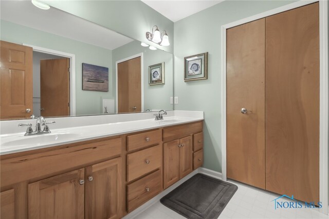 4729 Talon Trl, Maumee, OH 43537 - full bath with double vanity