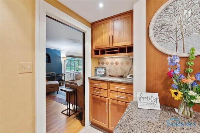 2256 Barrington Dr, Toledo, OH 43606 - bar with backsplash and light wood finished floors