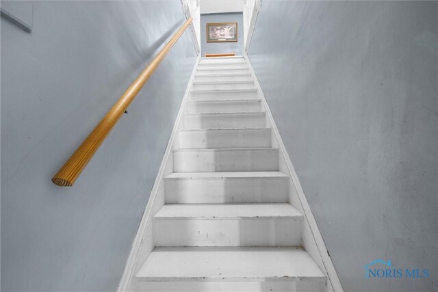 451 Toledo St, Elmore, OH 43416 - view of stairway