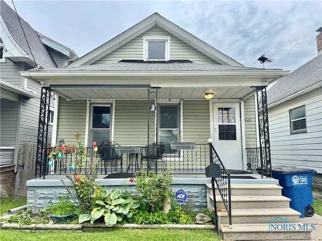 358 Burger St, Toledo, OH 43605 - shotgun-style home with a porch
