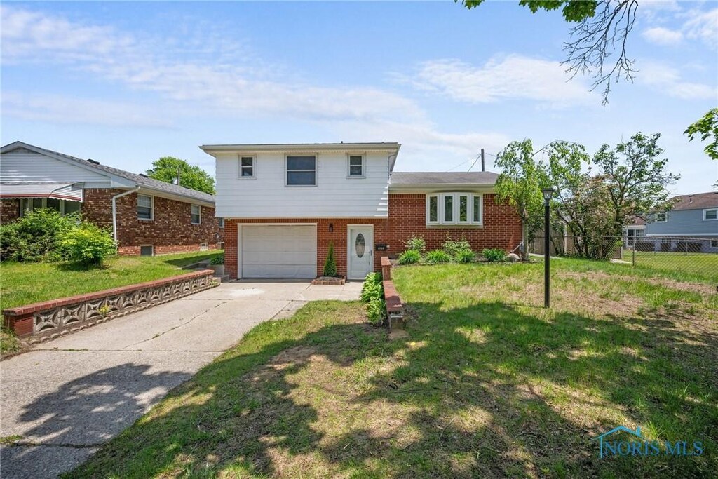 6136 Foth Dr, Toledo, OH 43613 - photo 1