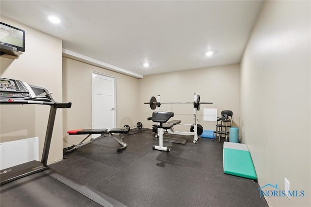 6200 Swiss Garden Rd, Toledo, OH 43612 - workout area with recessed lighting
