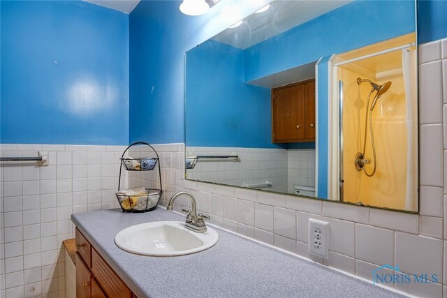 2534 Blanchard Ave, Findlay, OH 45840 - bathroom featuring a shower, vanity, and toilet