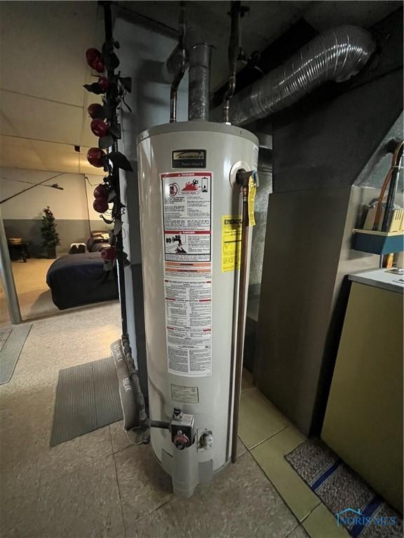 4448 Helmond Ct, Toledo, OH 43611 - utility room with gas water heater