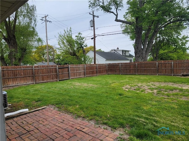 3434 Muirfield Ave, Toledo, OH 43614 - view of yard with a patio area