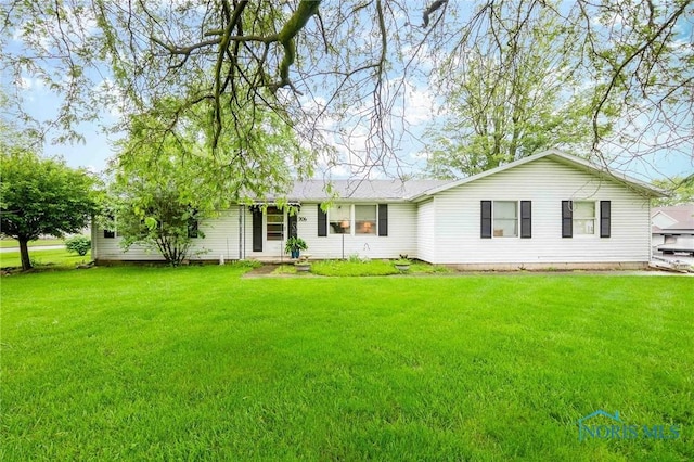 206 N Park Dr, Mccomb, OH 45858 - ranch-style home with a front yard
