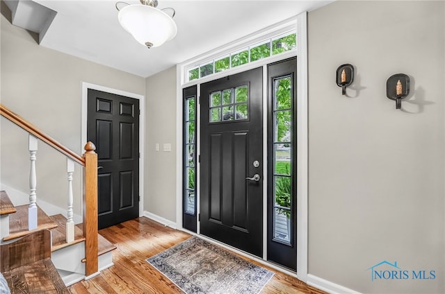 524 Sutton Pl, Findlay, OH 45840 - foyer with stairway, wood finished floors, and baseboards