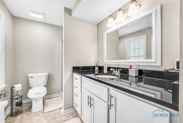 524 Sutton Pl, Findlay, OH 45840 - bathroom with vanity, toilet, baseboards, and a shower
