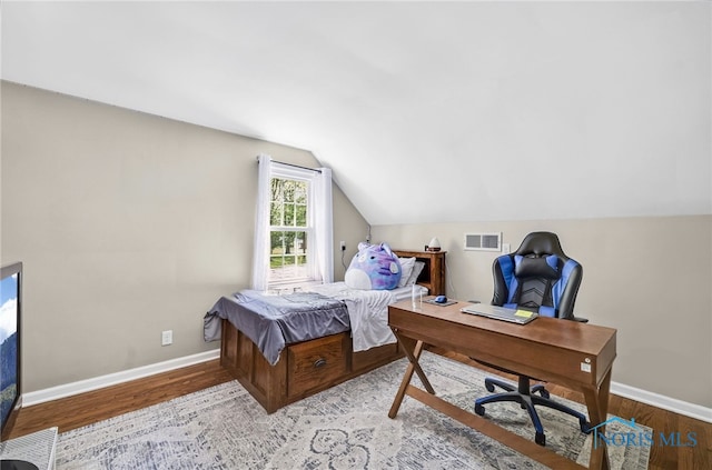 524 Sutton Pl, Findlay, OH 45840 - bedroom featuring wood finished floors, vaulted ceiling, baseboards, and a desk