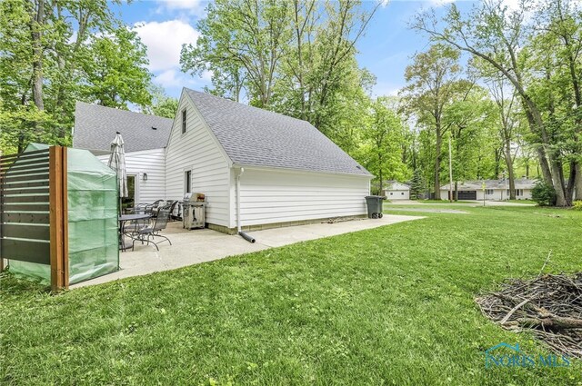 524 Sutton Pl, Findlay, OH 45840 - view of grassy yard with a patio