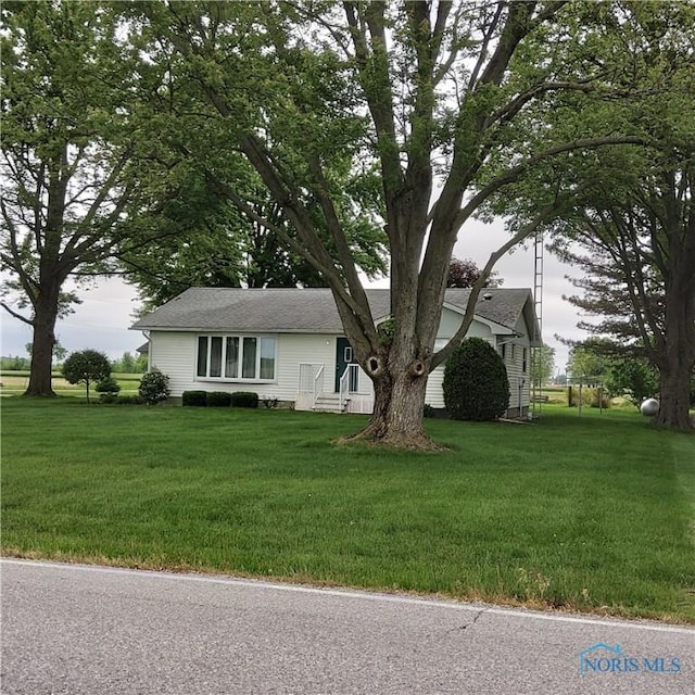 15979 Hill Rd, Defiance, OH 43512 - view of front of home featuring a front yard