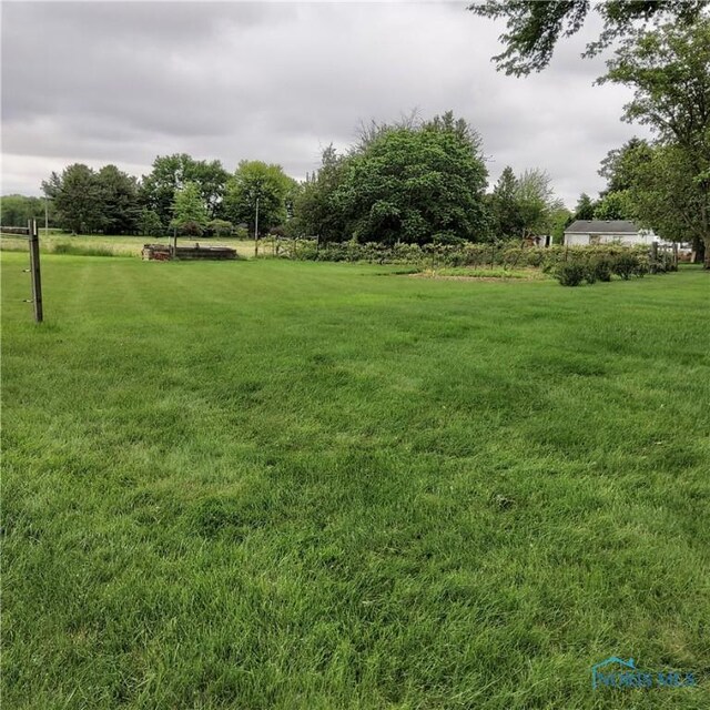15979 Hill Rd, Defiance, OH 43512 - view of green lawn