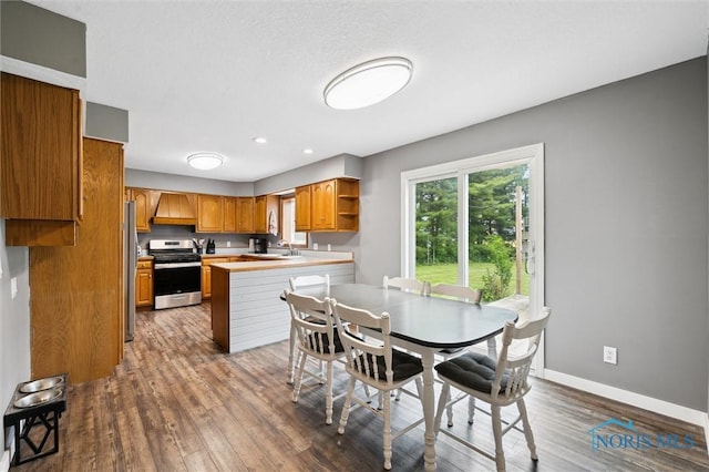 13914 Devils Hole Rd, Bowling Green, OH 43402 - dining room with wood finished floors, baseboards, and recessed lighting