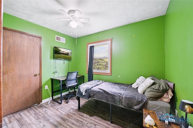 13914 Devils Hole Rd, Bowling Green, OH 43402 - bedroom featuring wood finished floors, baseboards, and a ceiling fan