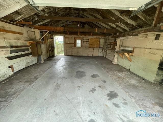 821 Vinton St, Toledo, OH 43609 - view of garage