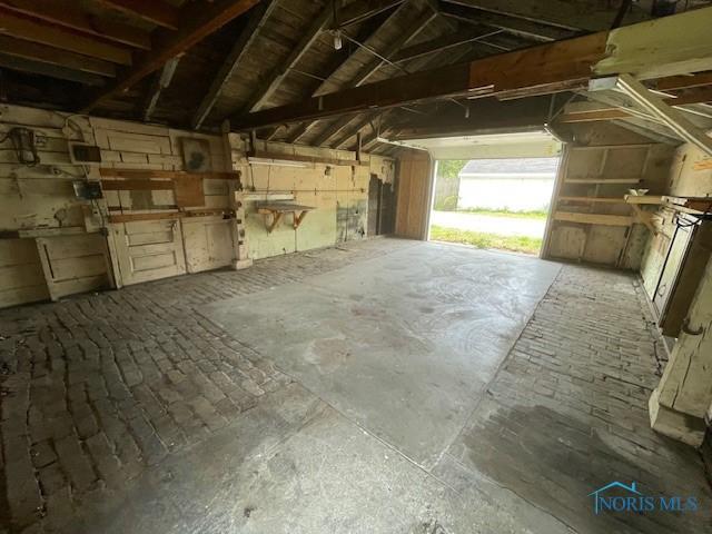 821 Vinton St, Toledo, OH 43609 - view of garage