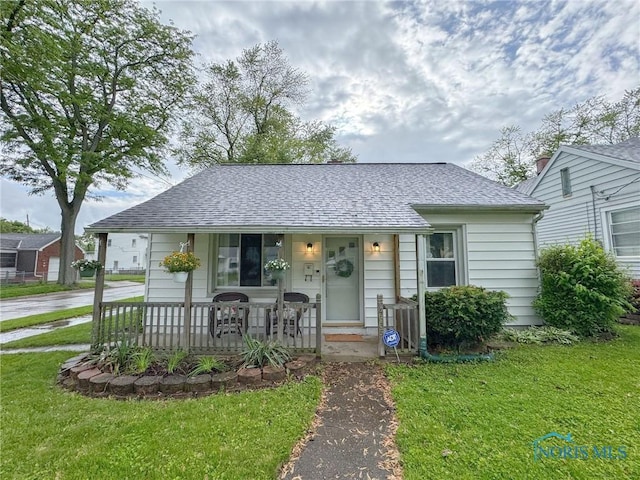 4635 Vermaas Ave, Toledo, OH 43612 - bungalow featuring covered porch, a front yard, and a shingled roof