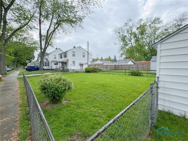 4635 Vermaas Ave, Toledo, OH 43612 - view of fenced yard